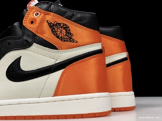 Jordan Shattered Satin Retro AV3725-010 Womens Air 1 Backboard 0810